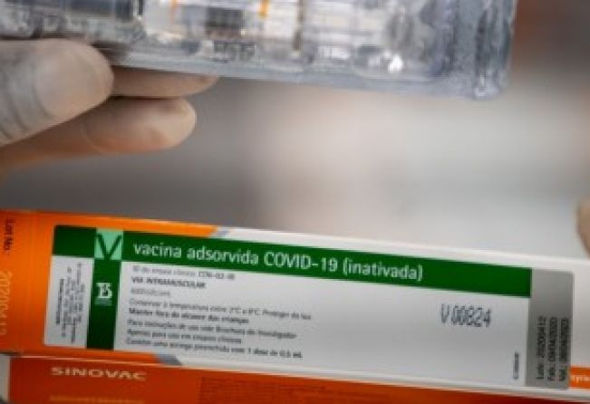 Primeira Dose da Vacina CORONAVAC é aplicada em canitar