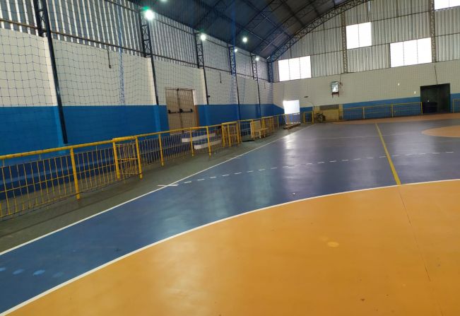 A Prefeitura Municipal por meio da Secretaria de Esporte e Lazer intensifica a reforma nos espaços esportivos de Canitar.